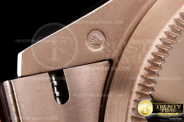 0423 RDD0223A – DayDate 36mm Packable 702